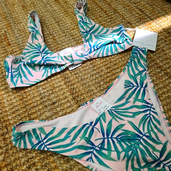 🆕️ Tropical Leaf Bikini Set - Picture 2 of 6